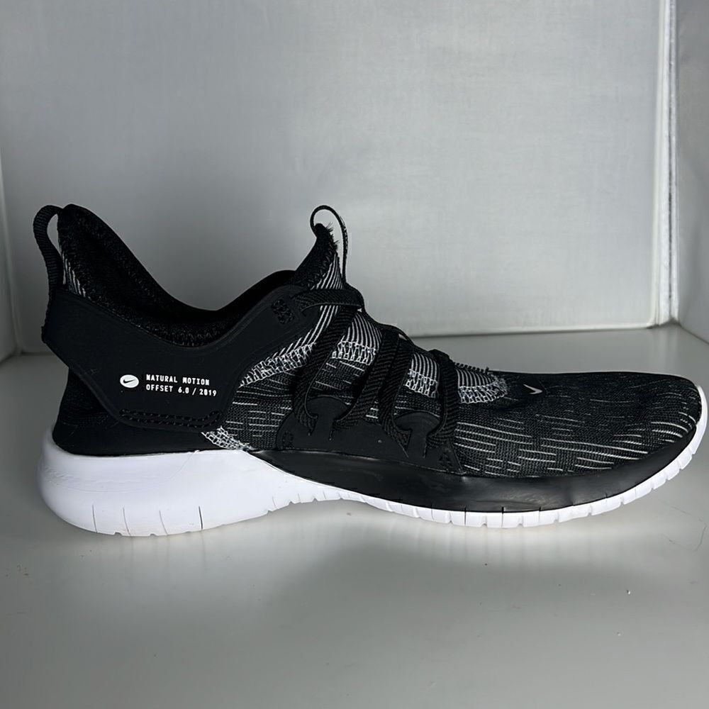 NIKE Women’s Flex Contact 3 Running Shoe Black/White Sneaker Size 5.5.
